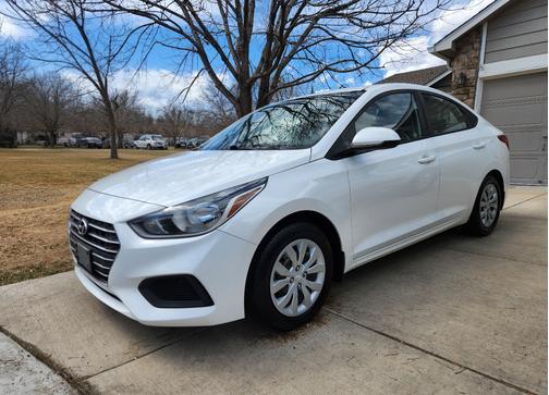 White 2019 Hyundai Accent SE