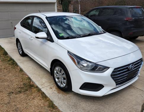 White 2019 Hyundai Accent SE