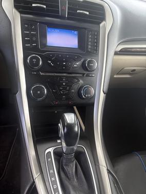 Red 2013 Ford Fusion SE