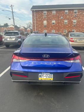 2024 Hyundai ELANTRA SE