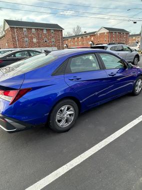 2024 Hyundai ELANTRA SE