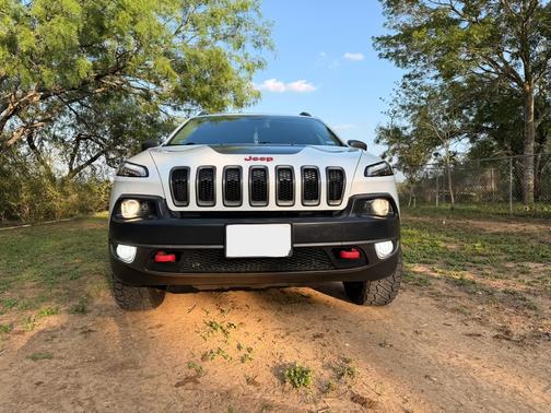 White 2016 Jeep Cherokee Trailhawk