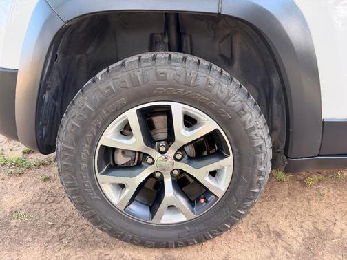 White 2016 Jeep Cherokee Trailhawk