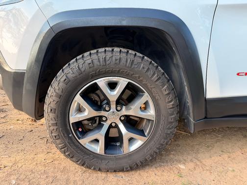 White 2016 Jeep Cherokee Trailhawk