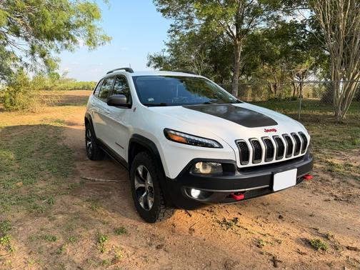 White 2016 Jeep Cherokee Trailhawk
