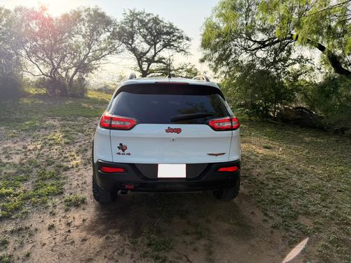 White 2016 Jeep Cherokee Trailhawk