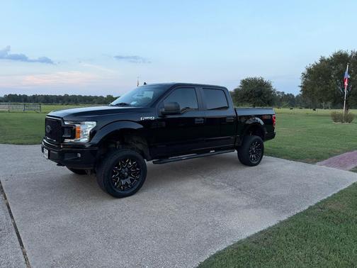 Black 2020 Ford F-150 XLT