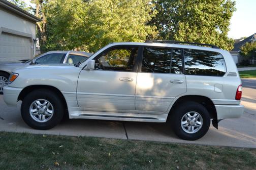 2000 Lexus LX 470 Base