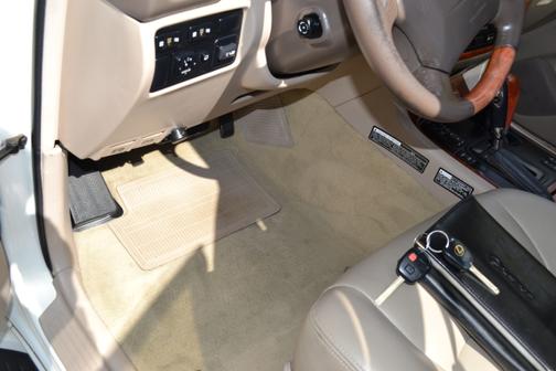 2000 Lexus LX 470 Base