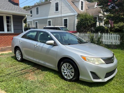 Silver 2014 Toyota Camry SE