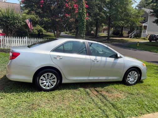 Silver 2014 Toyota Camry SE
