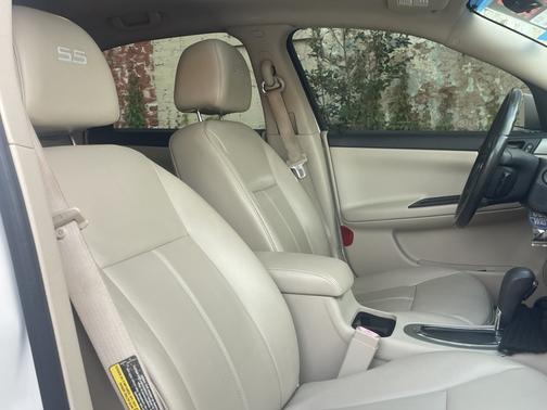 White 2006 Chevrolet Impala SS