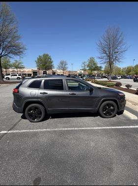 Gray 2017 Jeep Cherokee Sport