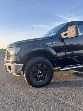 Black 2011 Ford F-150 XLT