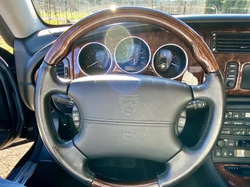 2005 Jaguar XKR Base