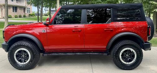 Red 2023 Ford Bronco Outer Banks Advanced