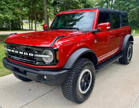 Red 2023 Ford Bronco Outer Banks Advanced