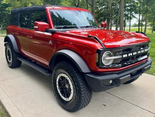 Red 2023 Ford Bronco Outer Banks Advanced
