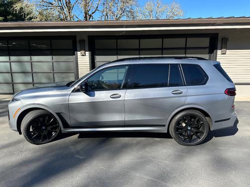 2024 BMW X7 M60i