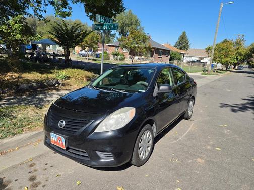 Black 2012 Nissan Versa 1.6 S