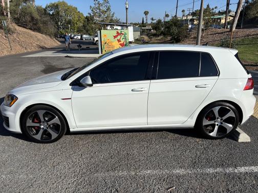 2015 Volkswagen Golf GTI 2.0T S 4-Door