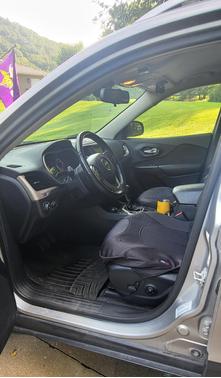 Gray 2017 Jeep Cherokee Latitude