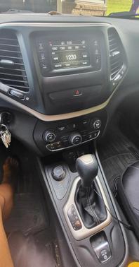 Gray 2017 Jeep Cherokee Latitude