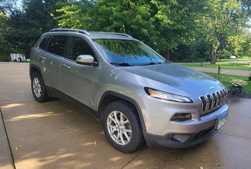 Gray 2017 Jeep Cherokee Latitude