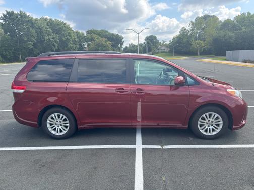 2012 Toyota Sienna XLE