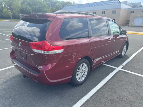 2012 Toyota Sienna XLE