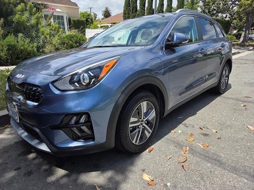 Blue 2022 Kia Niro Plug-In Hybrid EX