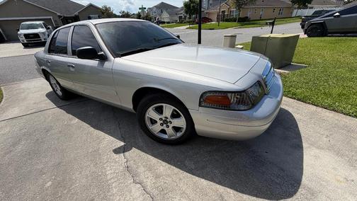 Silver 2008 Ford Crown Victoria LX