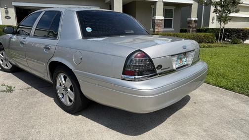 Silver 2008 Ford Crown Victoria LX