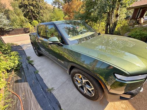 2023 Rivian R1T Adventure Quad-Motor Large Package