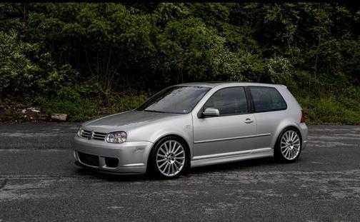 2004 Volkswagen R32 Base