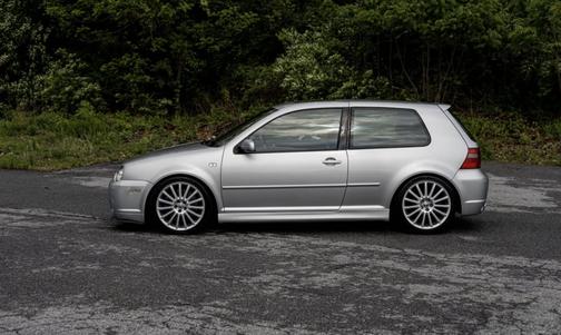 2004 Volkswagen R32 Base