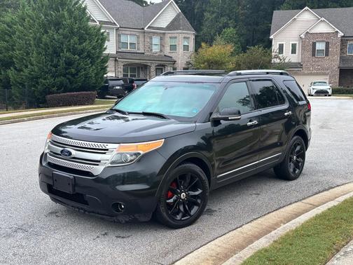 Black 2013 Ford Explorer XLT