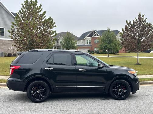 Black 2013 Ford Explorer XLT