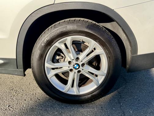 White 2018 BMW X3 xDrive30i
