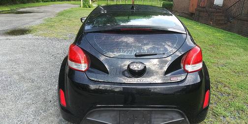 Black 2014 Hyundai Veloster RE:FLEX w/Red