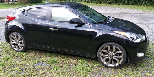 Black 2014 Hyundai Veloster RE:FLEX w/Red