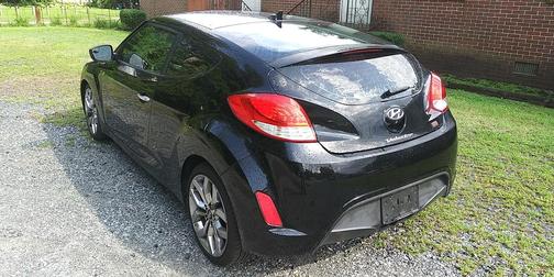 Black 2014 Hyundai Veloster RE:FLEX w/Red