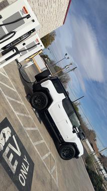 White 2025 GMC HUMMER EV SUV 2X