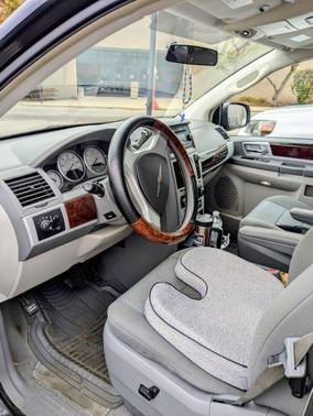 2010 Chrysler Town & Country Touring