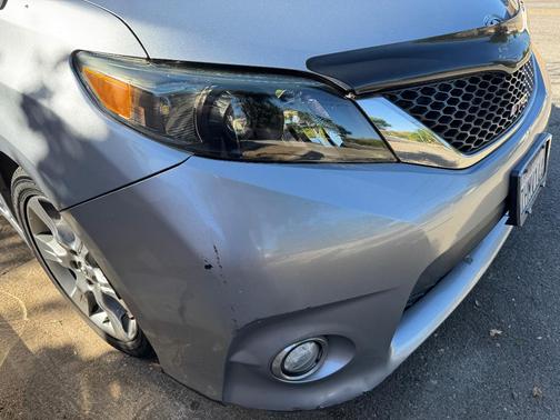 Beige 2014 Toyota Sienna SE