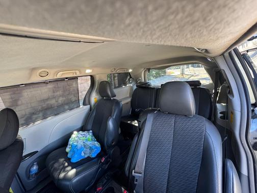 Beige 2014 Toyota Sienna SE