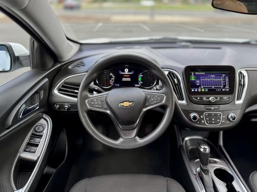 2019 Chevrolet Malibu Hybrid Base