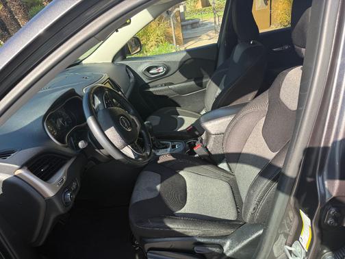 Gray 2014 Jeep Cherokee Altitude