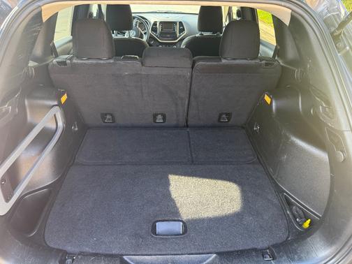 Gray 2014 Jeep Cherokee Altitude