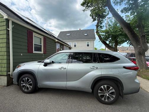 Gray 2022 Toyota Highlander XLE